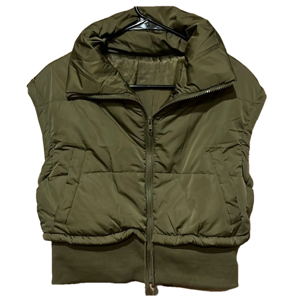 NWOT Women’s cropped vest army green zip up Size Large